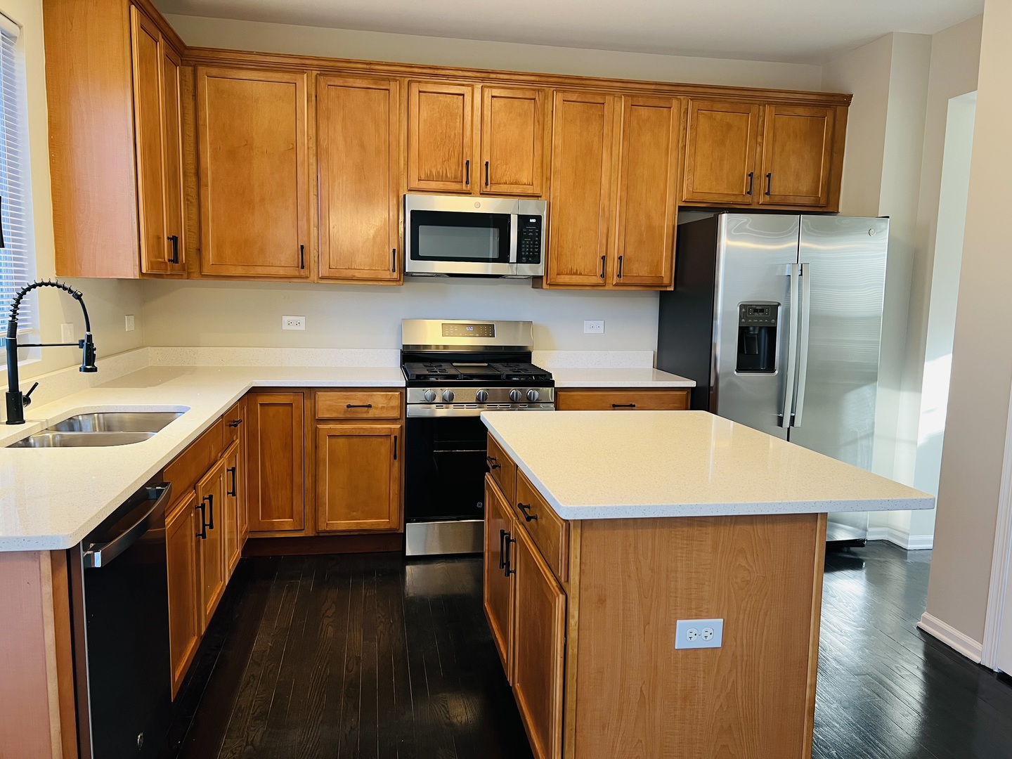 Homes for sale in Bolingbrook, IL | 8 Honeysuckle Ct, Bolingbrook, IL 60490 | MLS# 12499458