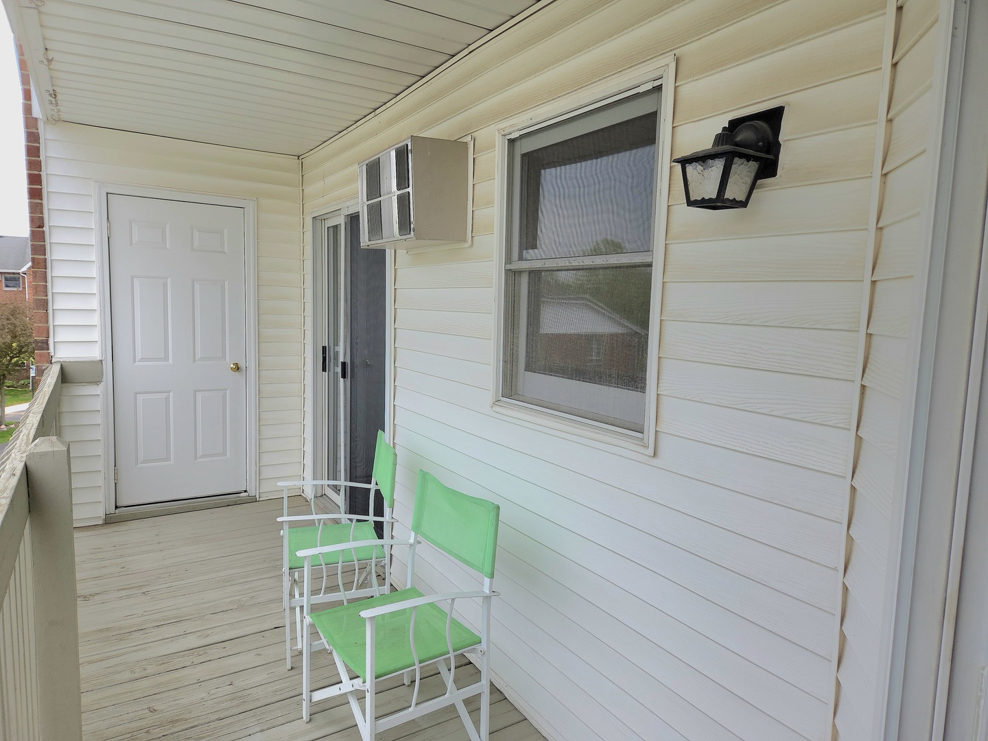 Homes for sale in Lake In The Hills, IL | 1313 Cunat Court, Lake In The Hills, IL 60156 | Houzeo