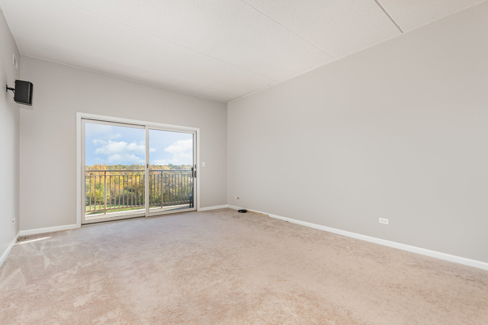 Homes for sale in Bloomingdale, IL | 125 Lakeview Dr #609, Bloomingdale, IL 60108 | MLS# 12510564