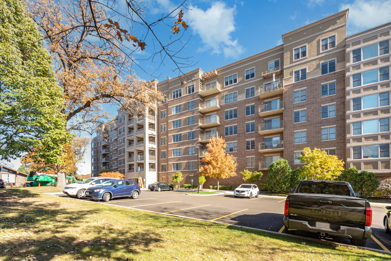 Homes for sale in Bloomingdale, IL | 125 Lakeview Dr #609, Bloomingdale, IL 60108 | MLS# 12510564