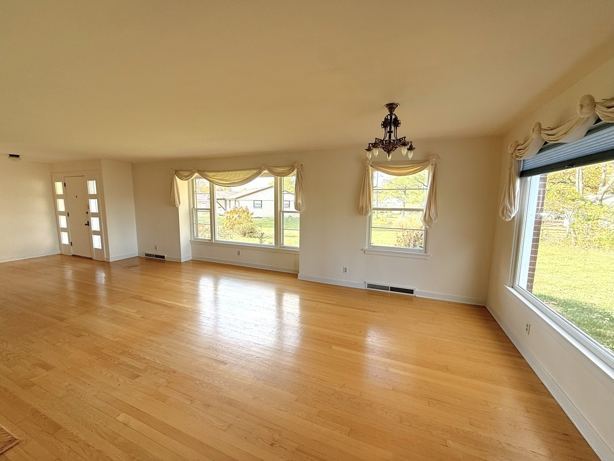 Homes for sale in Dixon, IL | 1432 Eustace Dr, Dixon, IL 61021 | MLS# 12511688