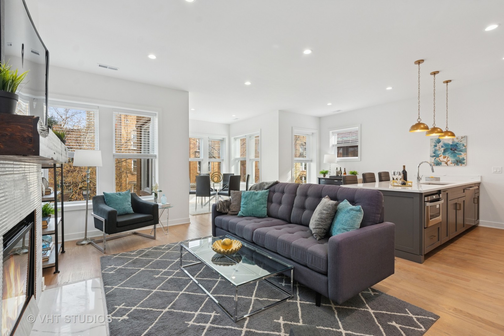 Homes for sale in Chicago, IL | 847 W Ainslie St #3W, Chicago, IL 60640 | MLS# 12512991