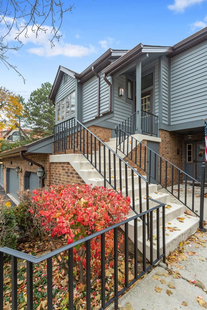 Homes for sale in Downers Grove, IL | 1042 Braemoor Dr #1042B, Downers Grove, IL 60515 | MLS# 12521800