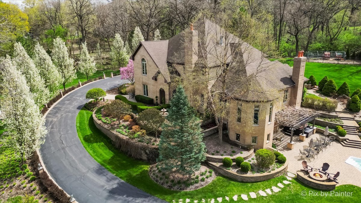 2nd image of 10018 Haegers Bend Rd, Algonquin, IL 60102 | MLS# 12526199