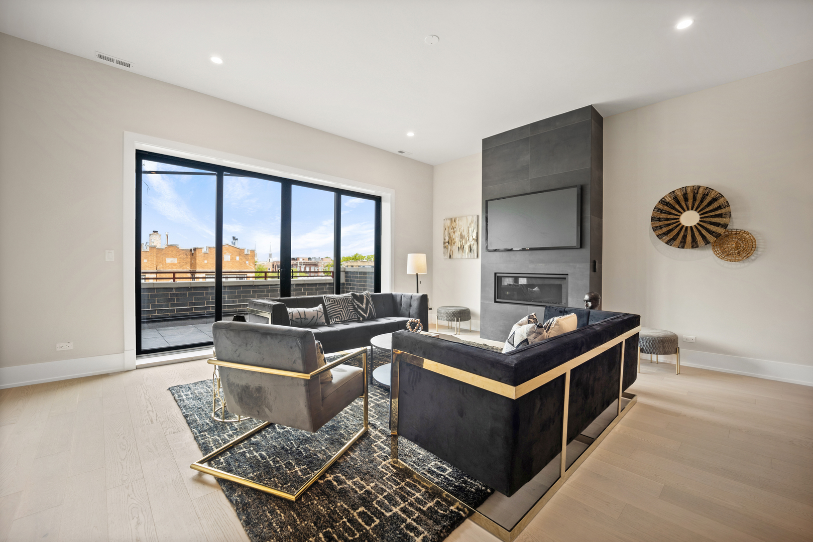 Homes for sale in Chicago, IL | 4353 N Richmond Ave #3S, Chicago, IL 60618 | MLS# 12527543