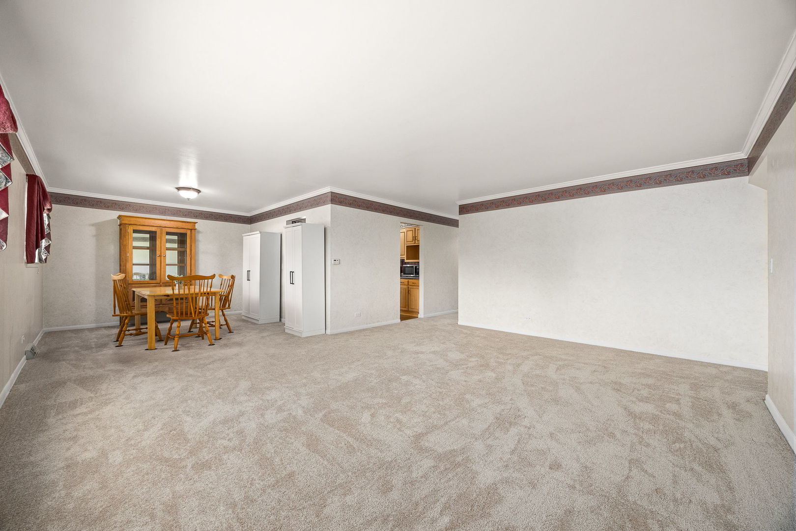 5th image of 6308 Macarthur Dr, Woodridge, IL 60517 | MLS# 12532517