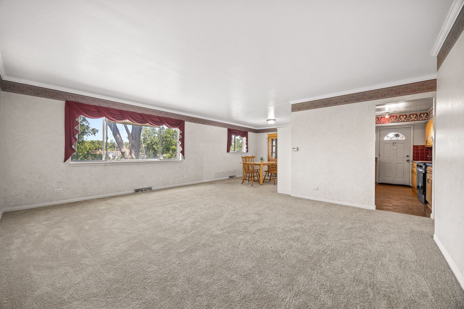 4th image of 6308 Macarthur Dr, Woodridge, IL 60517 | MLS# 12532517