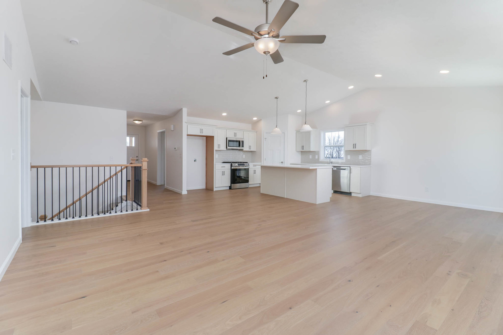 3rd image of 2503 Treeline Dr, Bloomington, IL 61704 | MLS# 12533269