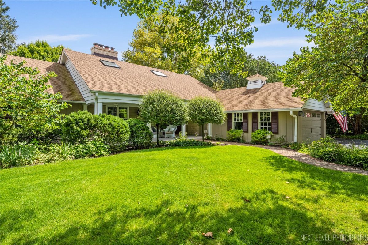 Homes for sale in Geneva, IL | 301 Country Club Pl, Geneva, IL 60134 | MLS# 12533698