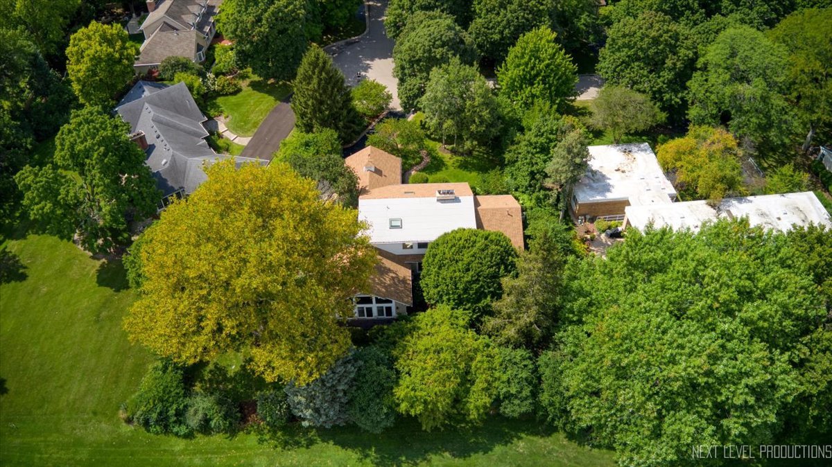 Homes for sale in Geneva, IL | 301 Country Club Pl, Geneva, IL 60134 | MLS# 12533698