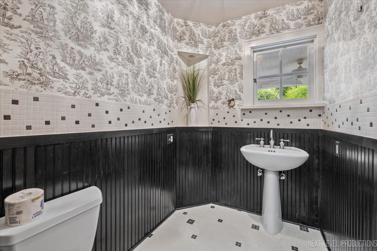 Homes for sale in Geneva, IL | 301 Country Club Pl, Geneva, IL 60134 | MLS# 12533698