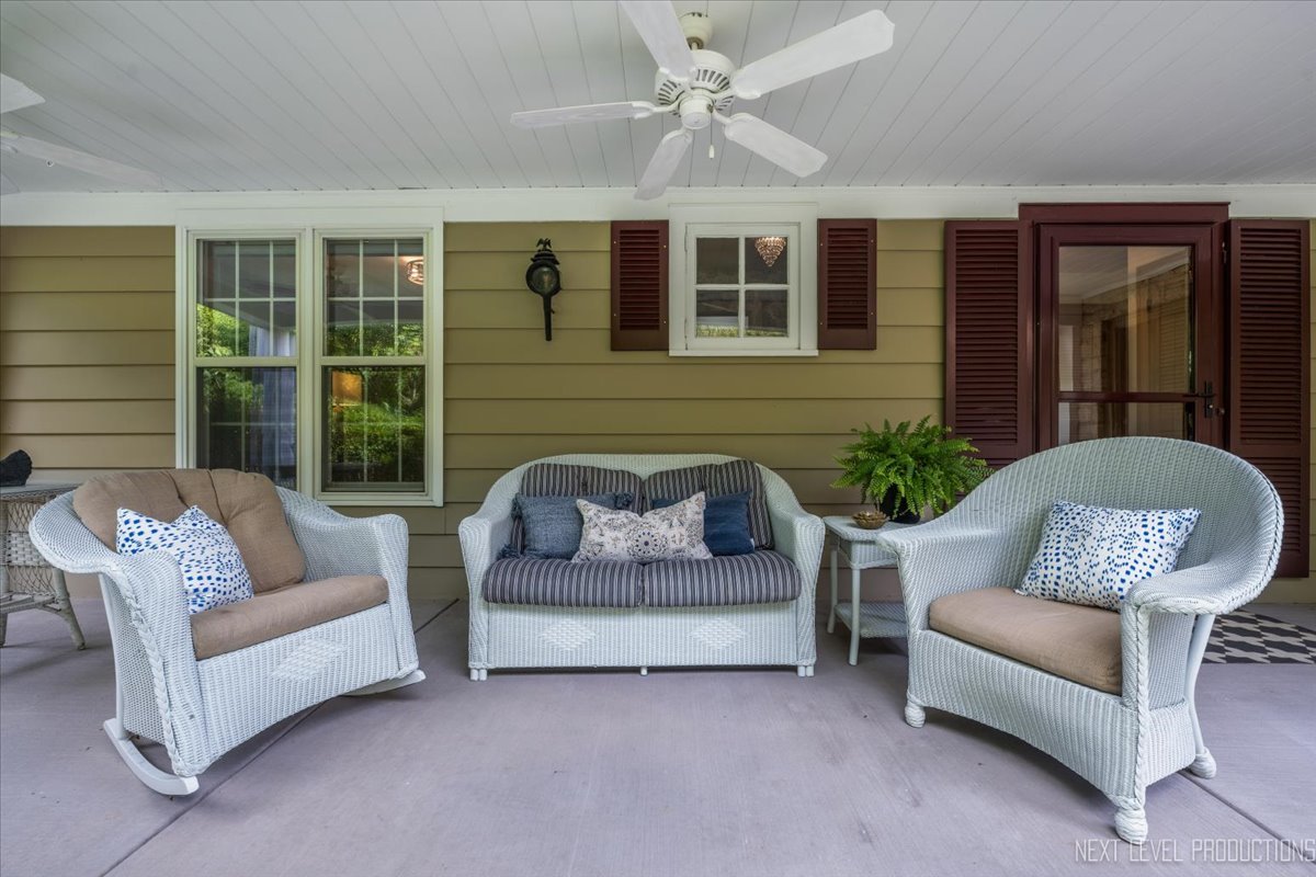 Homes for sale in Geneva, IL | 301 Country Club Pl, Geneva, IL 60134 | MLS# 12533698