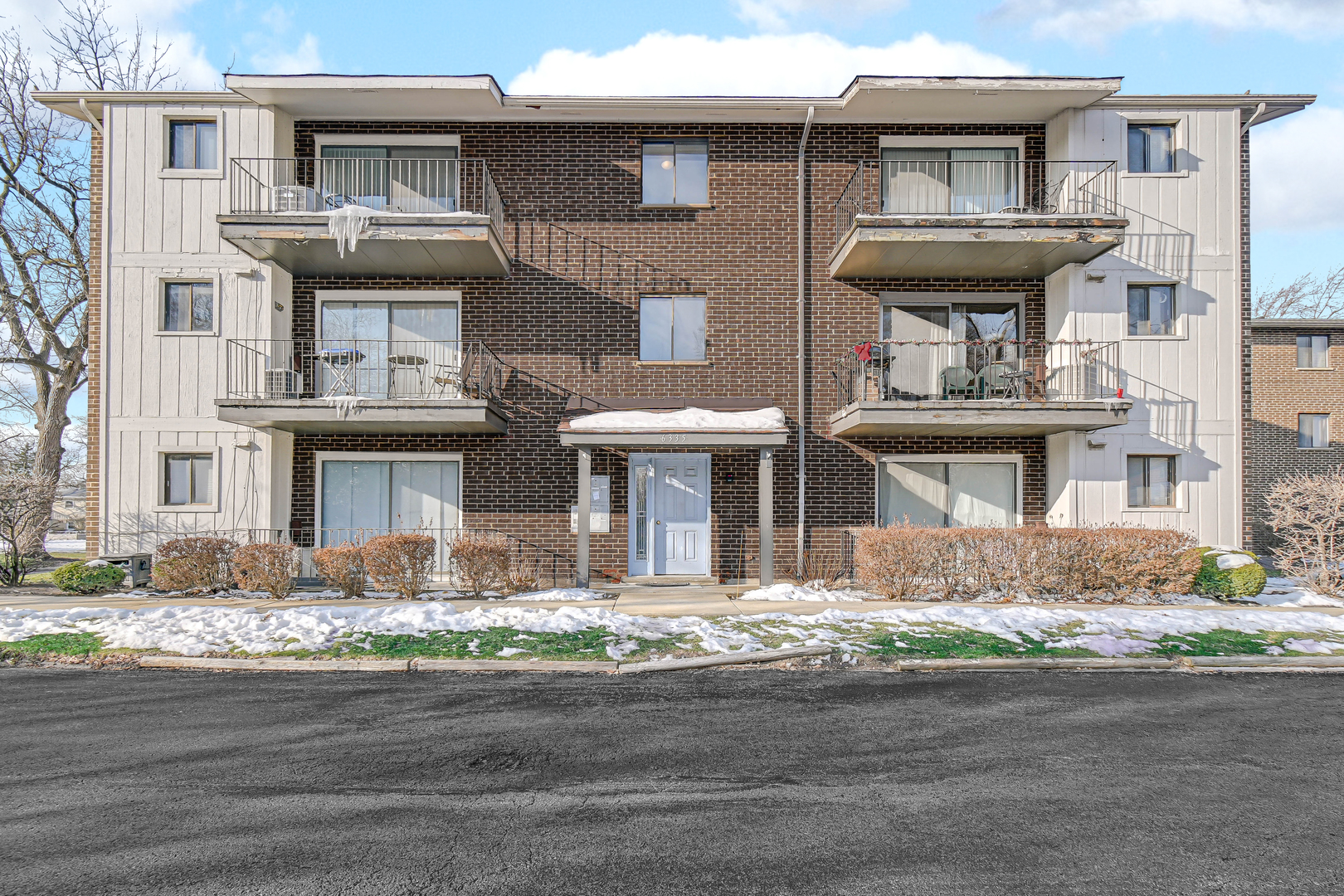 Homes for sale in Tinley Park, IL | 6335 175Th St #2S, Tinley Park, IL 60477 | MLS# 12535064