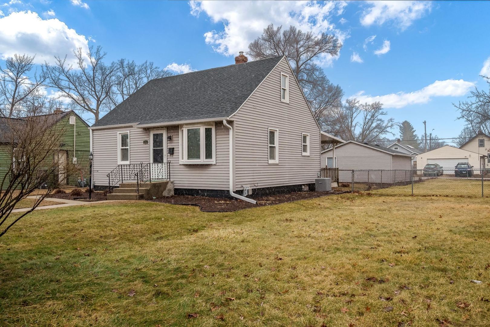 Homes for sale in Loves Park, IL | 238 Sheridan Dr, Loves Park, IL 61111 | MLS# 12543621