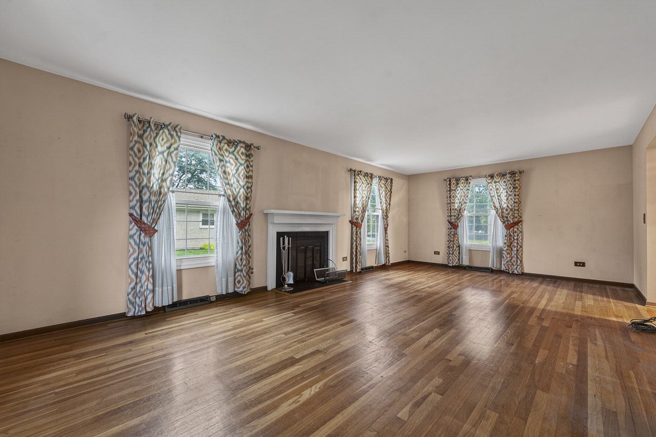 4th image of 27W084 Fleming Dr, Winfield, IL 60190 | MLS# 12545443