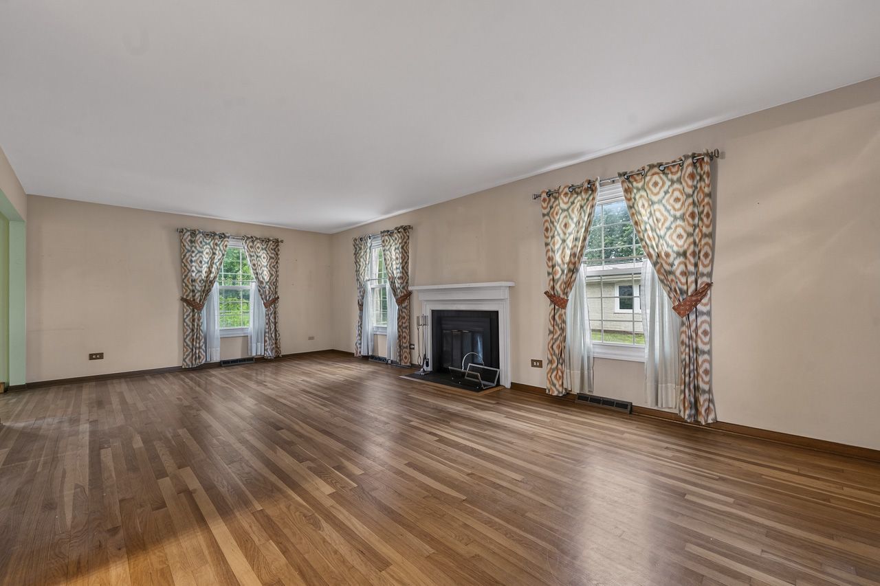 5th image of 27W084 Fleming Dr, Winfield, IL 60190 | MLS# 12545443