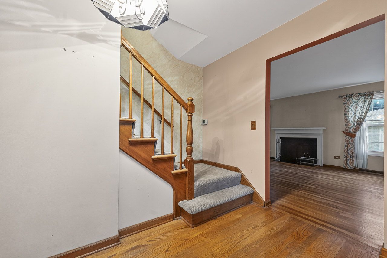 3rd image of 27W084 Fleming Dr, Winfield, IL 60190 | MLS# 12545443
