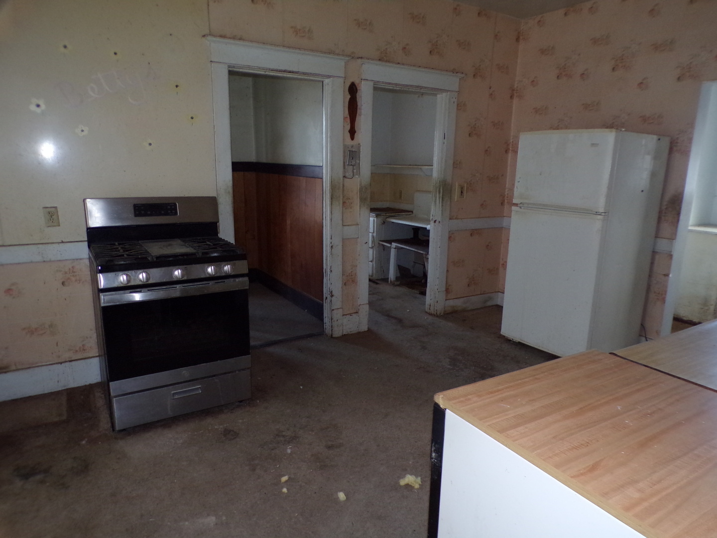 Homes for sale in Coal Valley, IL | 808 E 3rd Ave, Coal Valley, IL 61240 | MLS# 12551675