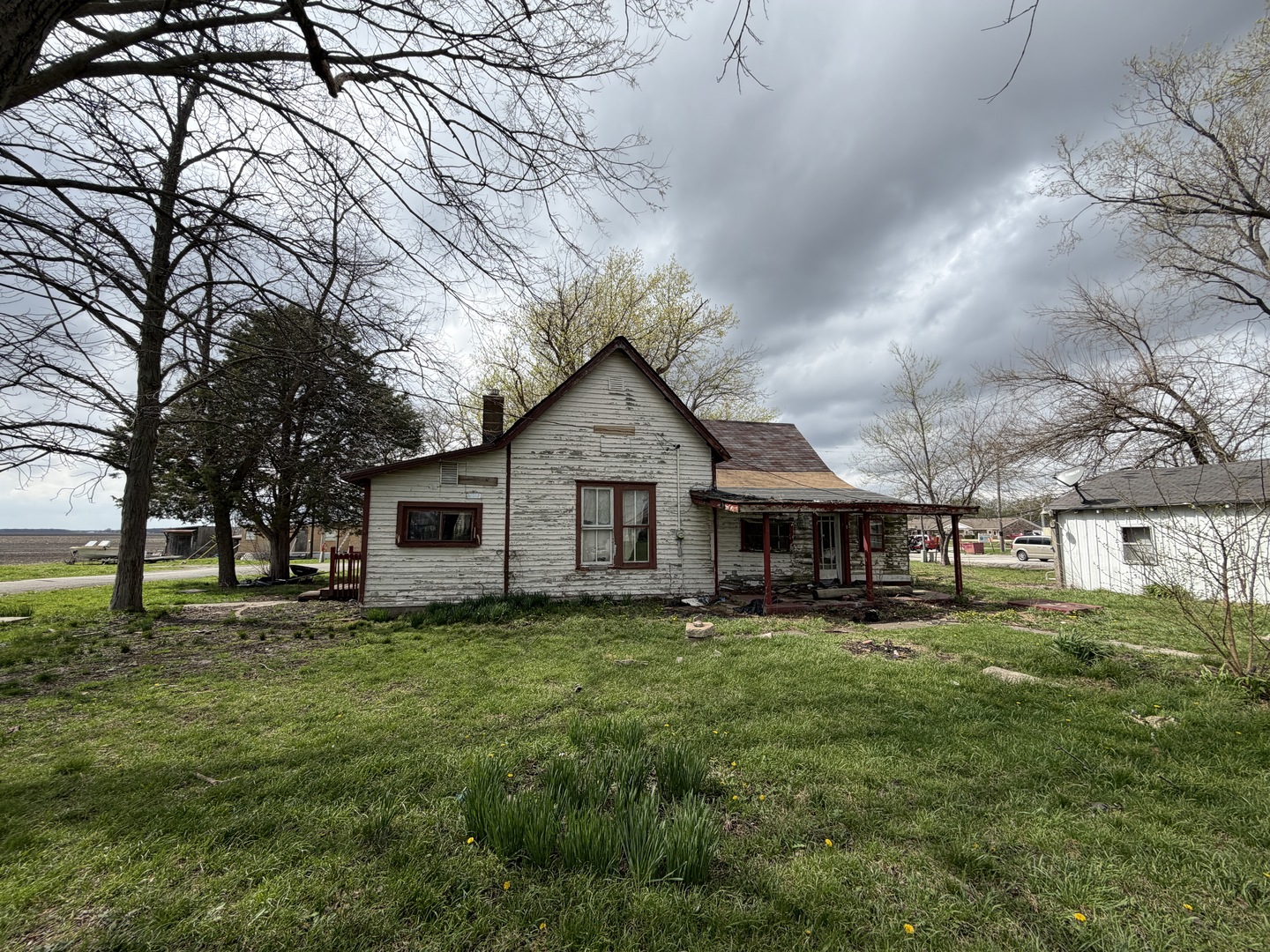 Homes for sale in Oakland, IL | 112 S Walnut St, Oakland, IL 61943 | MLS# 12551883