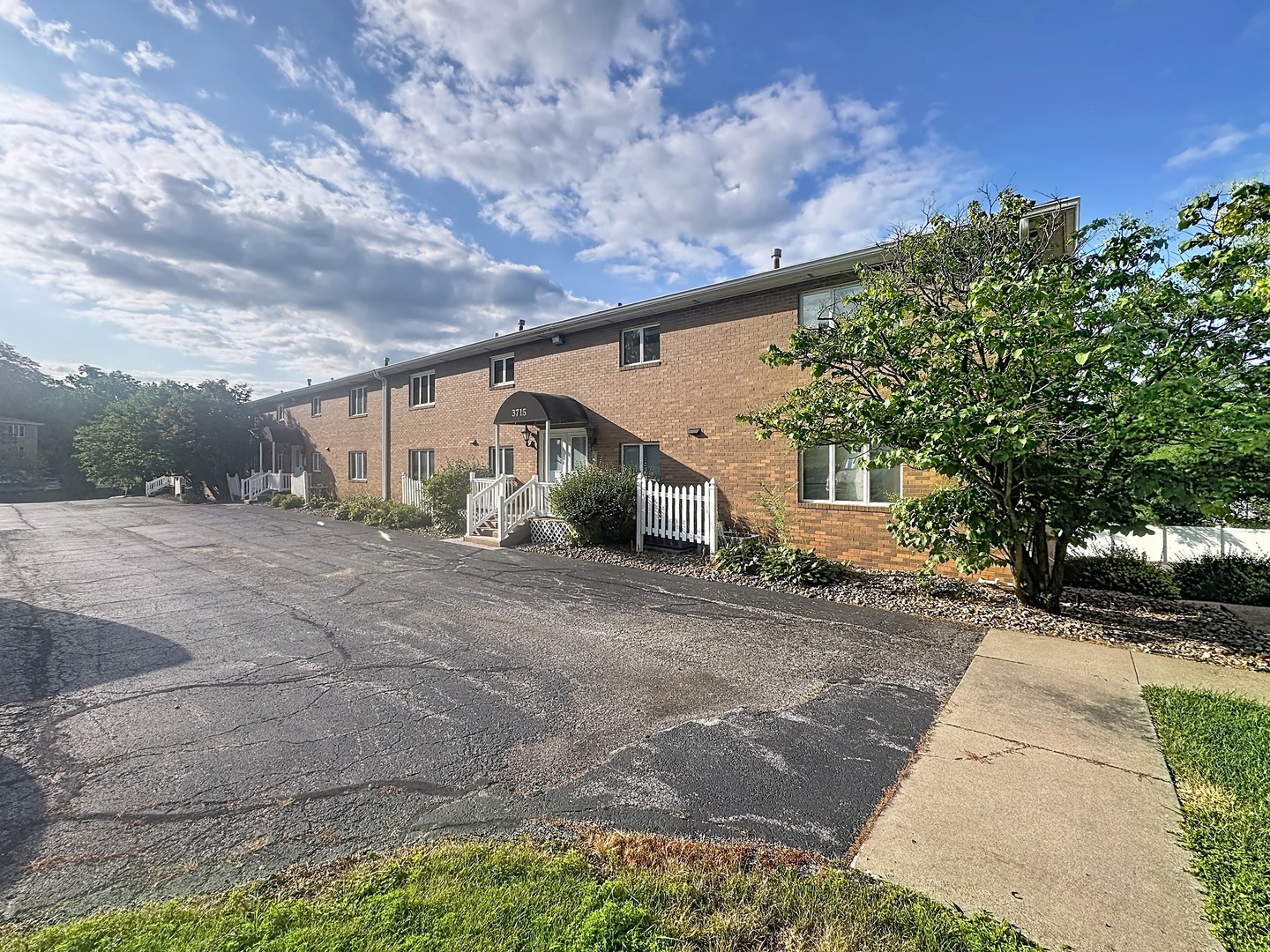 2nd image of 3715 35th St #3, Moline, IL 61265 | MLS# 12553008