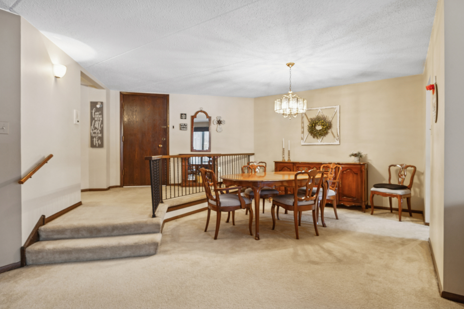 Homes for sale in Palos Heights, IL | 7930 W Lakeview Ct, Palos Heights, IL 60463