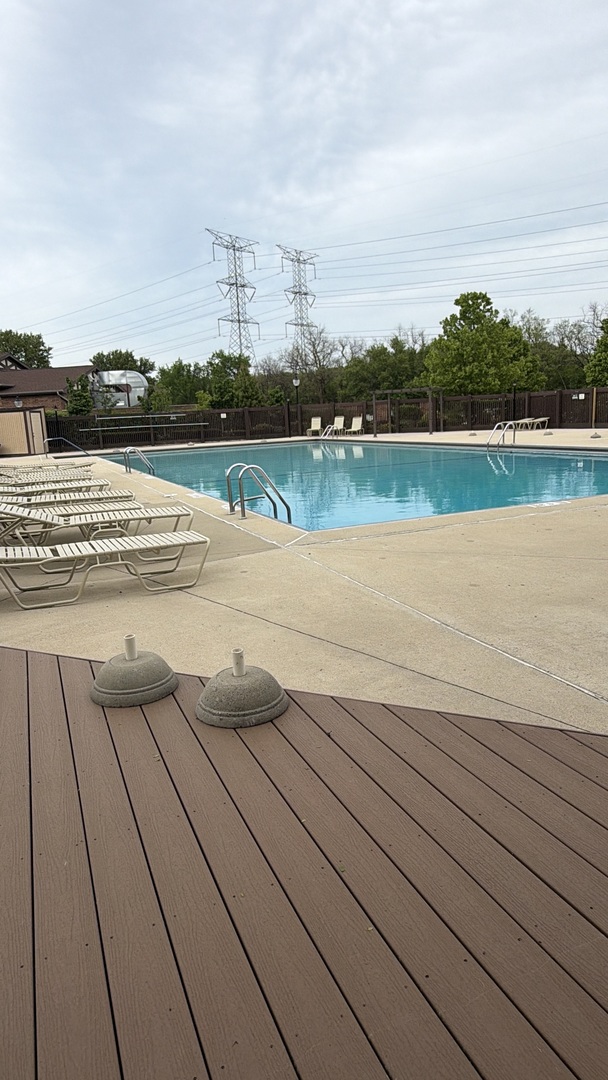 Homes for sale in Palos Heights, IL | 7930 W Lakeview Court, Palos Heights, IL 60463 | Houzeo