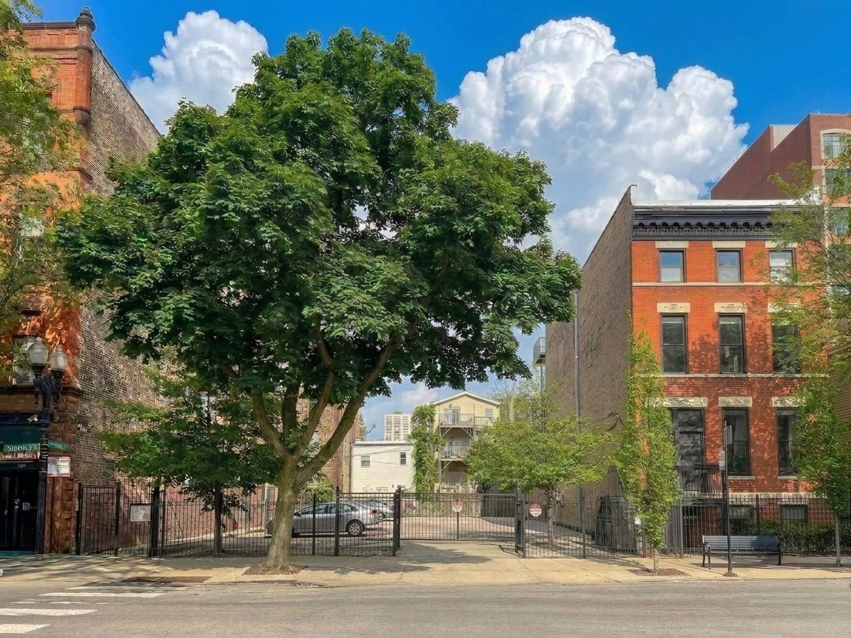 2nd image of (Undisclosed), Chicago, IL 60610 | MLS# 12556436