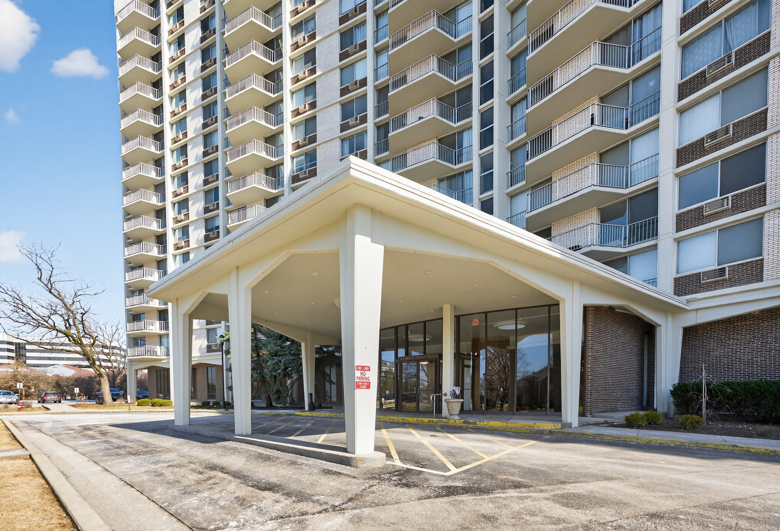 Homes for sale in Oak Brook, IL | 40 N Tower Rd #9K, Oak Brook, IL 60523 | MLS# 12559398