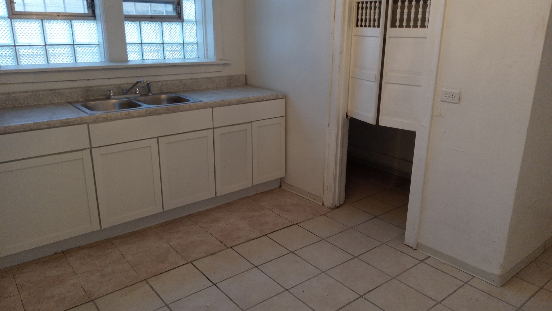 2nd image of 2334 E 68Th St Se, Chicago, IL 60649