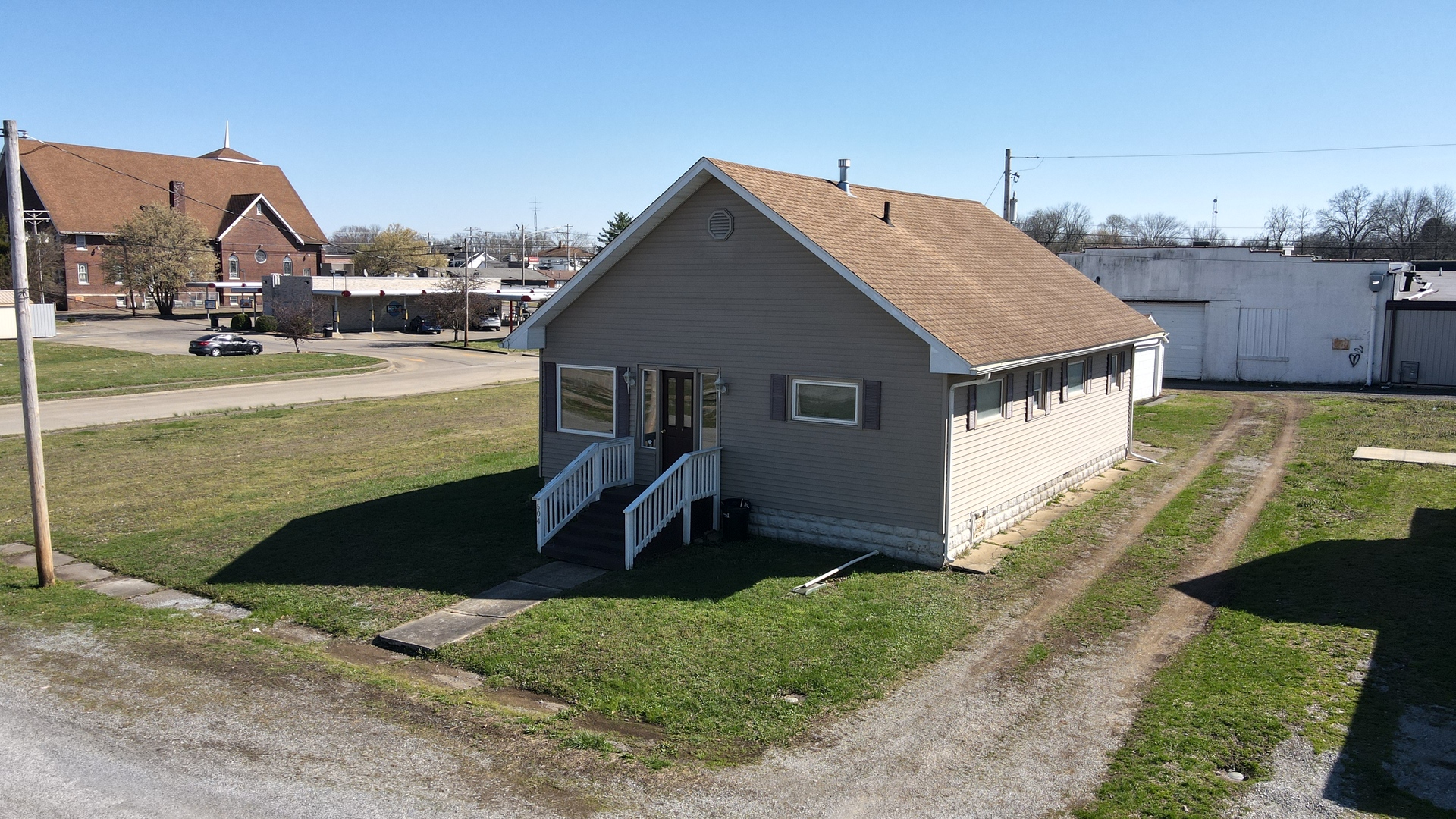 Homes for sale in West Frankfort, IL | 504 W Poplar St, West Frankfort, IL 62896 | MLS# 12560230