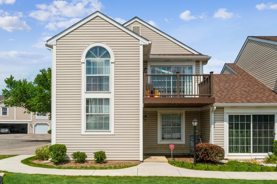 Homes for sale in Buffalo Grove, IL | 634 Le Parc Cir #634, Buffalo Grove, IL 60089 | MLS# 12568615