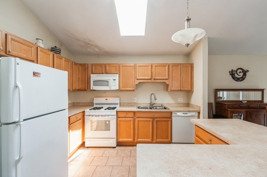 Homes for sale in Buffalo Grove, IL | 634 Le Parc Cir, Buffalo Grove, IL 60089