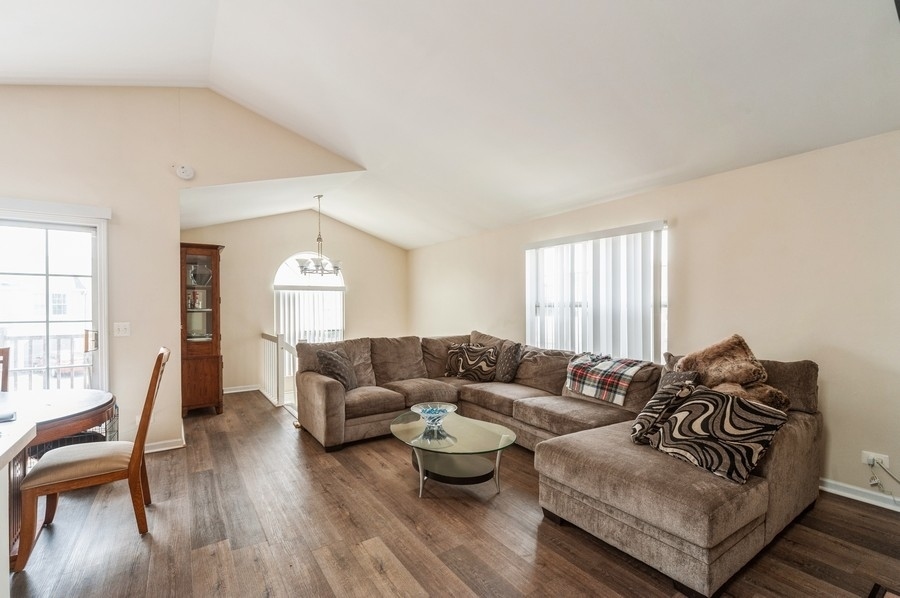 Homes for sale in Buffalo Grove, IL | 634 Le Parc Cir, Buffalo Grove, IL 60089