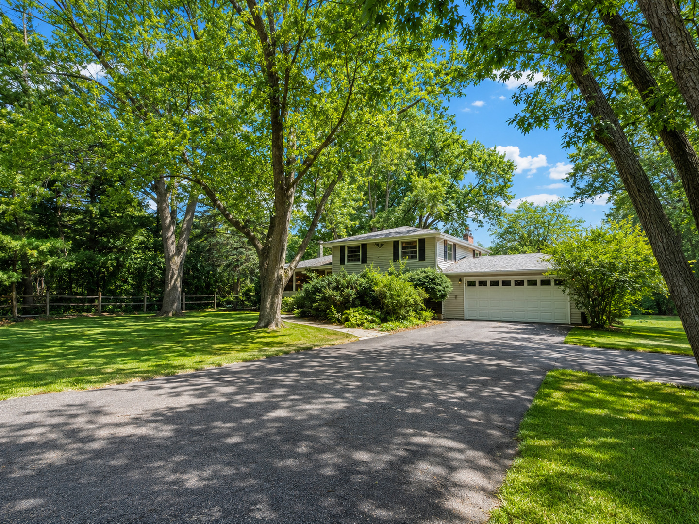 Homes for sale in Round Lake Beach, IL | 8 E Rollins Rd, Round Lake Beach, IL 60073 | MLS# 12569164