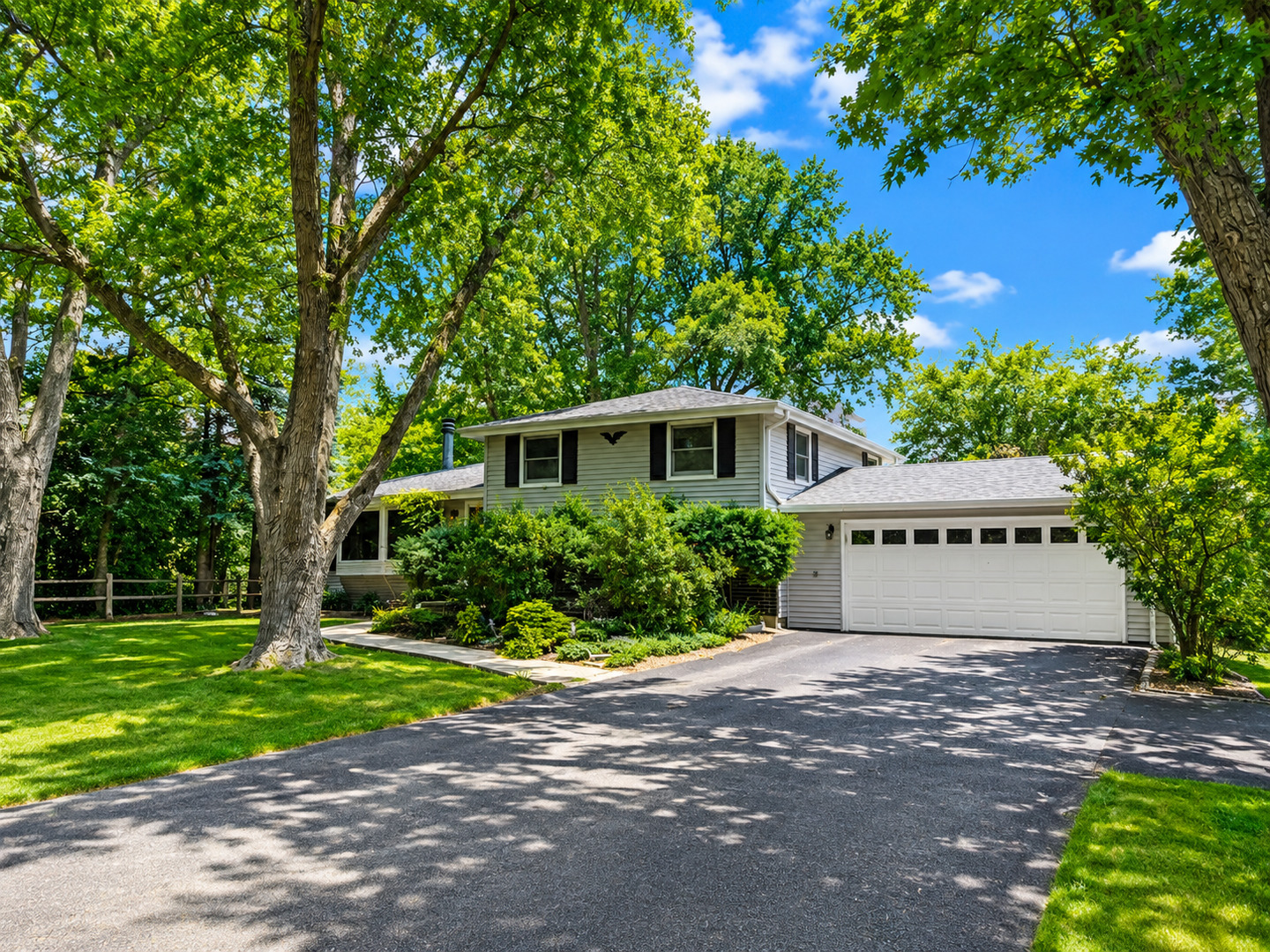 Homes for sale in Round Lake Beach, IL | 8 E Rollins Rd, Round Lake Beach, IL 60073 | MLS# 12569164