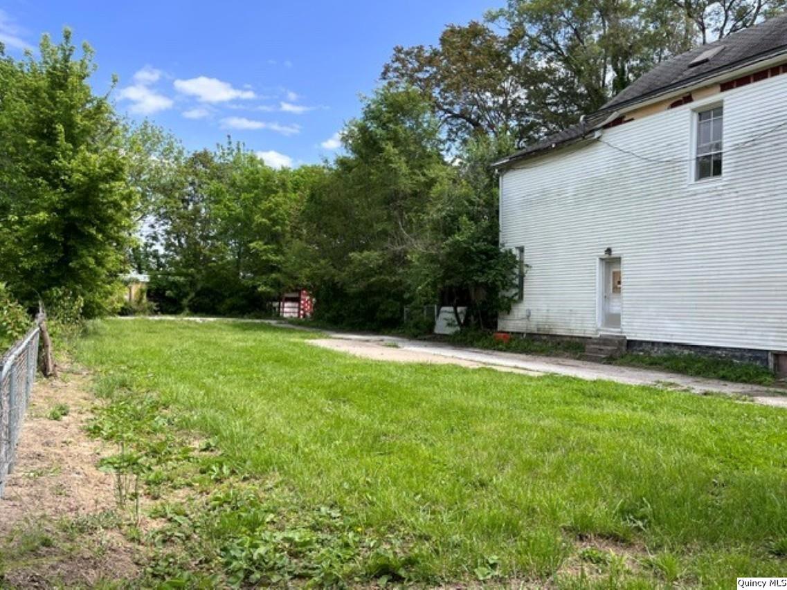 2nd image of 916 & 922 N 8th St, Quincy, IL 62301 | MLS# 12569800