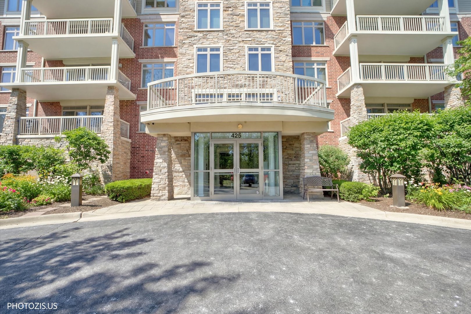 Homes for sale in Vernon Hills, IL | 425 Benjamin Dr #207, Vernon Hills, IL 60061 | MLS# 12571246