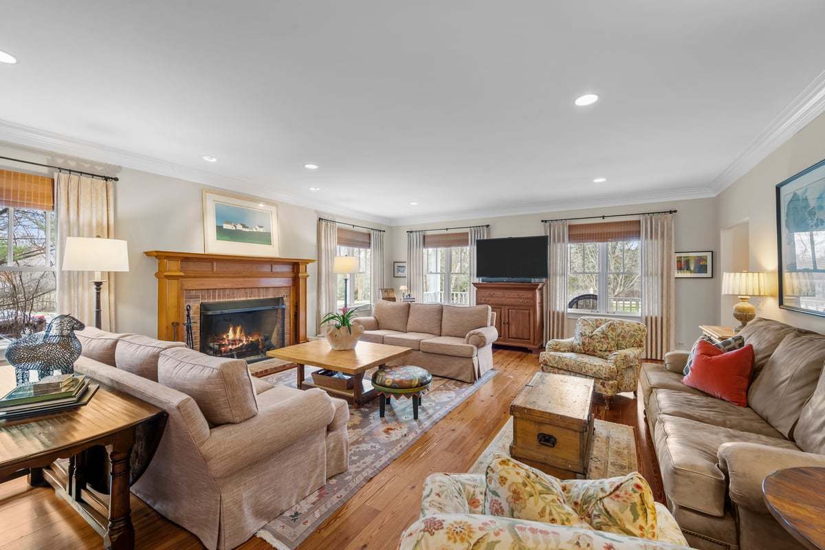 Homes for sale in Lake Forest, IL | 1190 W Old Mill Rd, Lake Forest, IL 60045 | MLS# 12571389