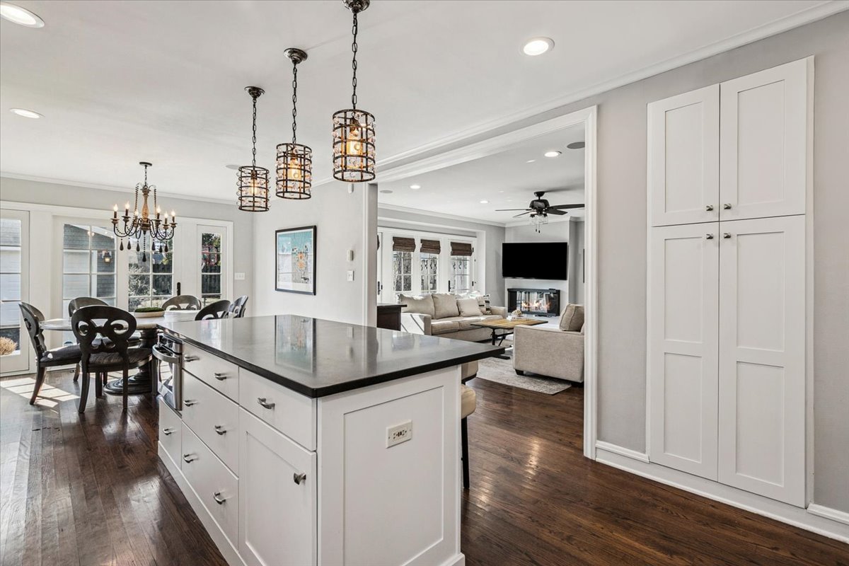 Homes for sale in Lake Forest, IL | 661 Greenview Pl, Lake Forest, IL 60045 | MLS# 12575444