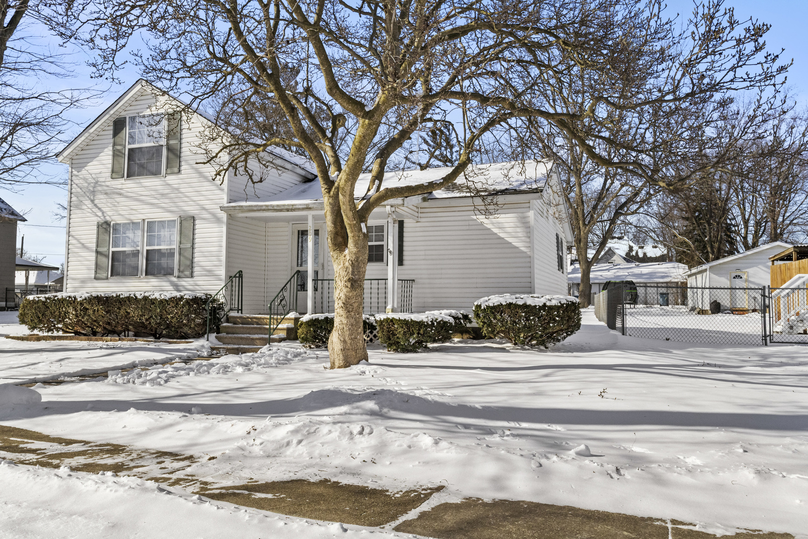 Homes for sale in Grant Park, IL | 209 N Maple St, Grant Park, IL 60940 | MLS# 12578834