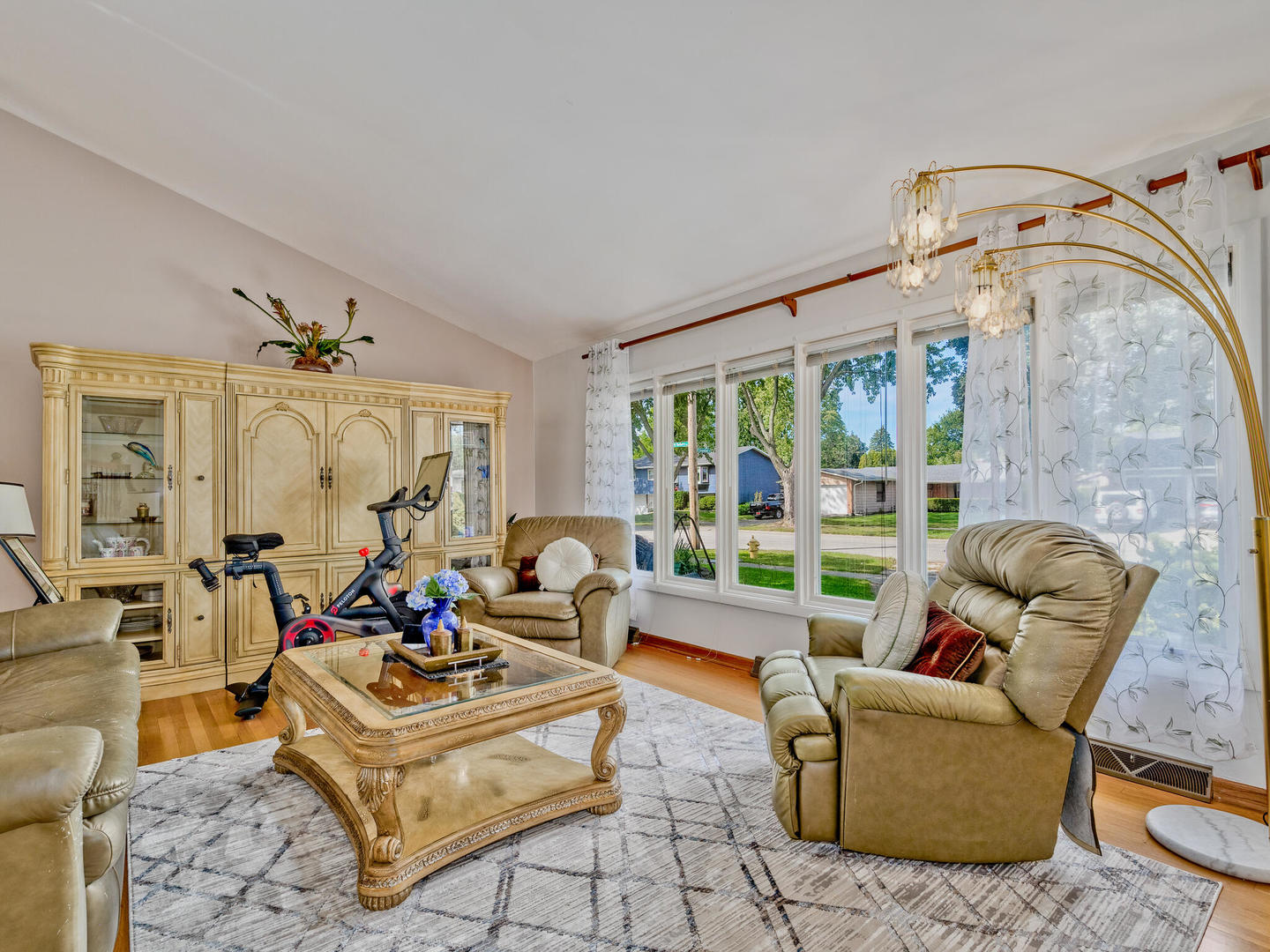 4th image of 1121 N Greenfield Ln, Mount Prospect, IL 60056 | MLS# 12578886