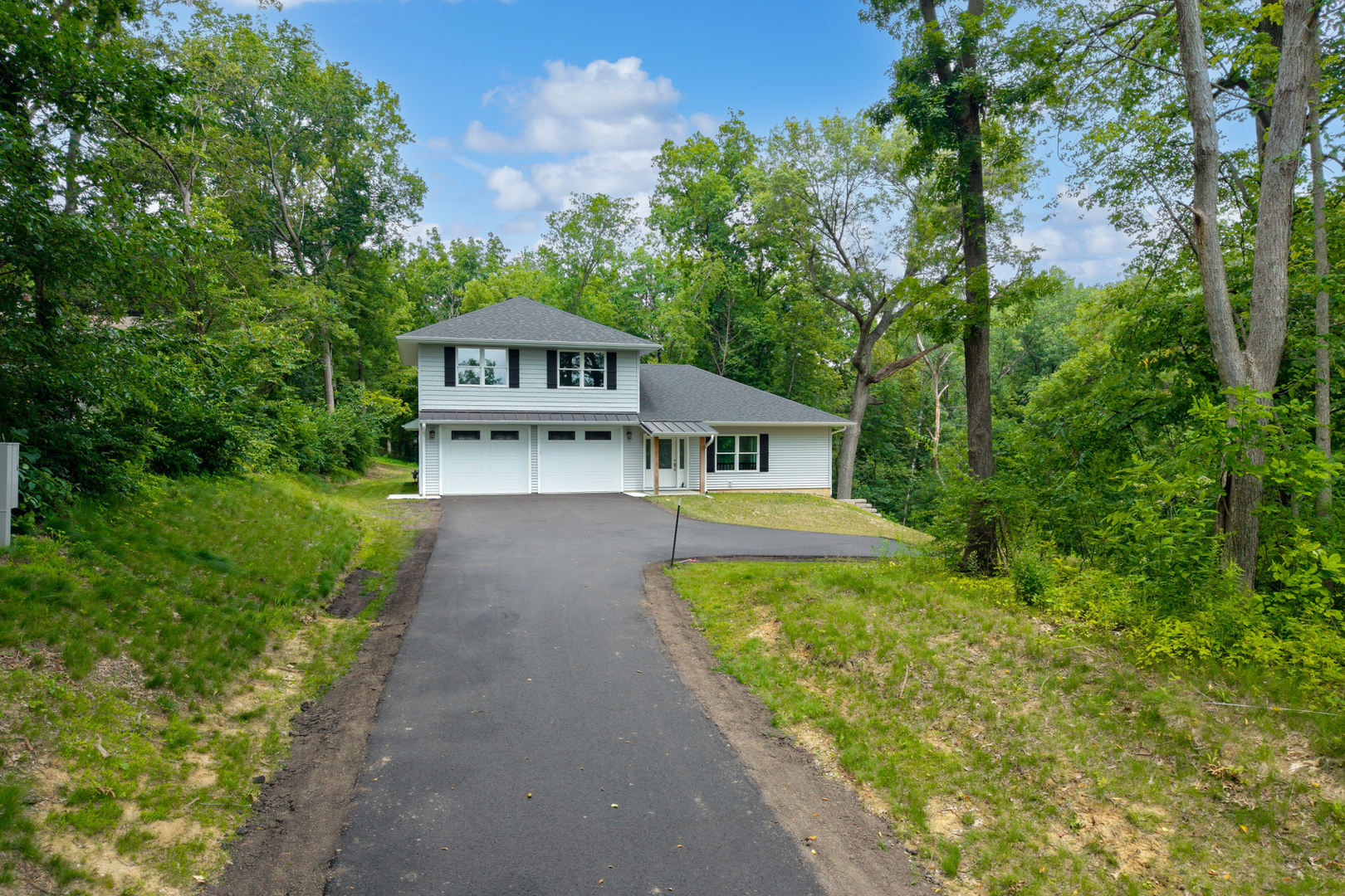 Homes for sale in Geneseo, IL | 3303 Valley Dr, Geneseo, IL 61254 | MLS# 12579507