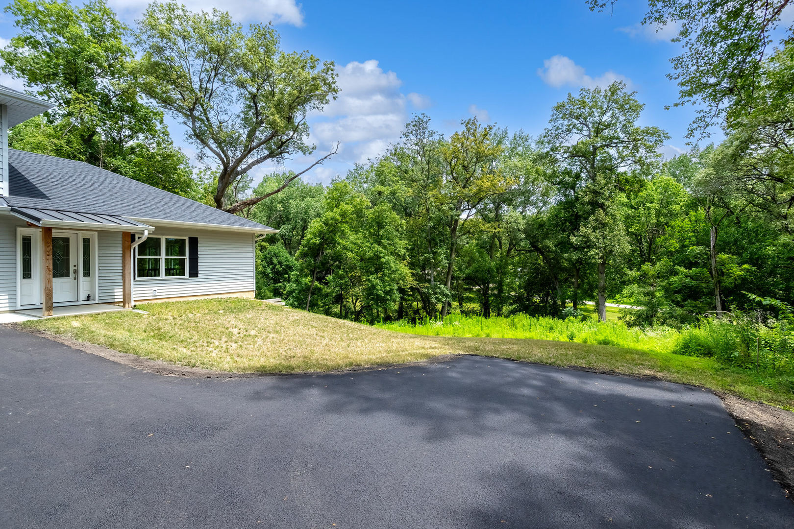 Homes for sale in Geneseo, IL | 3303 Valley Dr, Geneseo, IL 61254 | MLS# 12579507