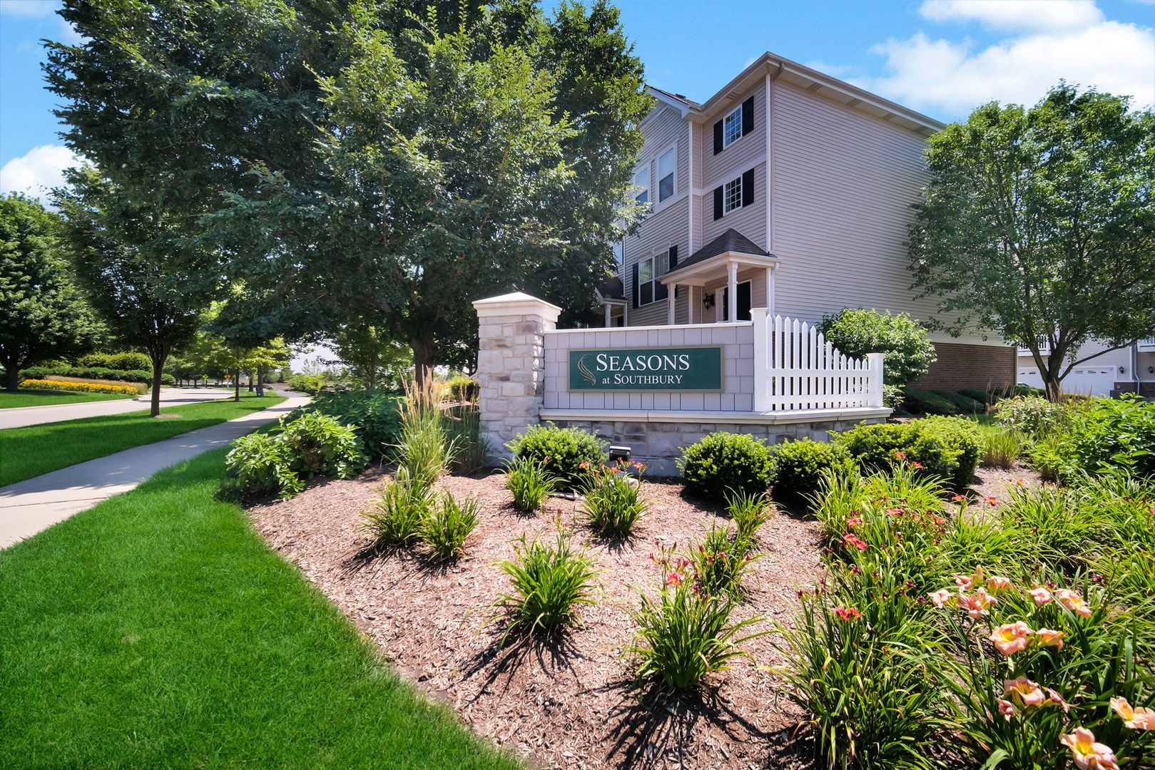 Homes for sale in Oswego, IL | 309 Lakeshore Dr, Oswego, IL 60543 | MLS# 12581758