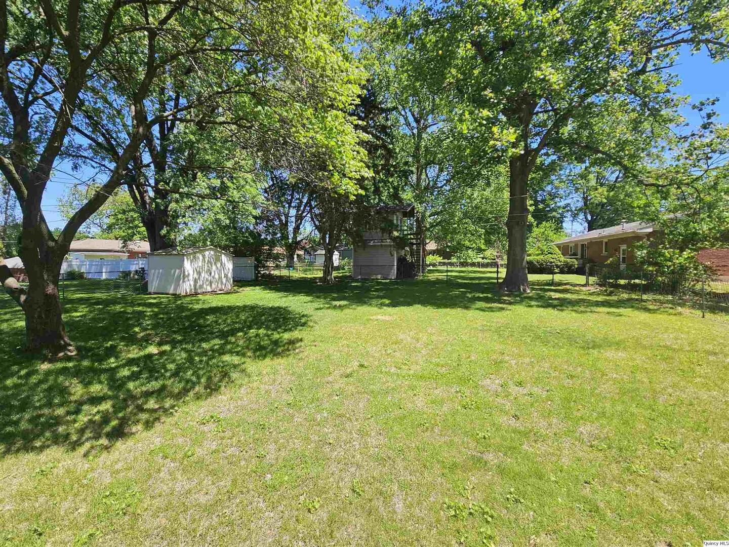 Homes for sale in Quincy, IL | 2025 W Hilltop Dr, Quincy, IL 62305 | MLS# 12584873