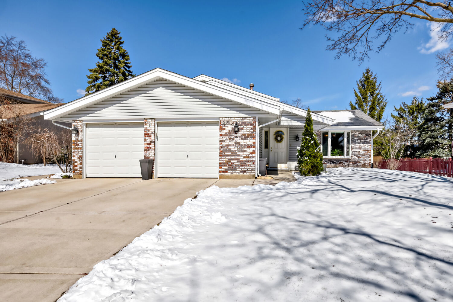 Homes for sale in Bloomingdale, IL | 205 Cambridge Ln, Bloomingdale, IL 60108 | MLS# 12587603