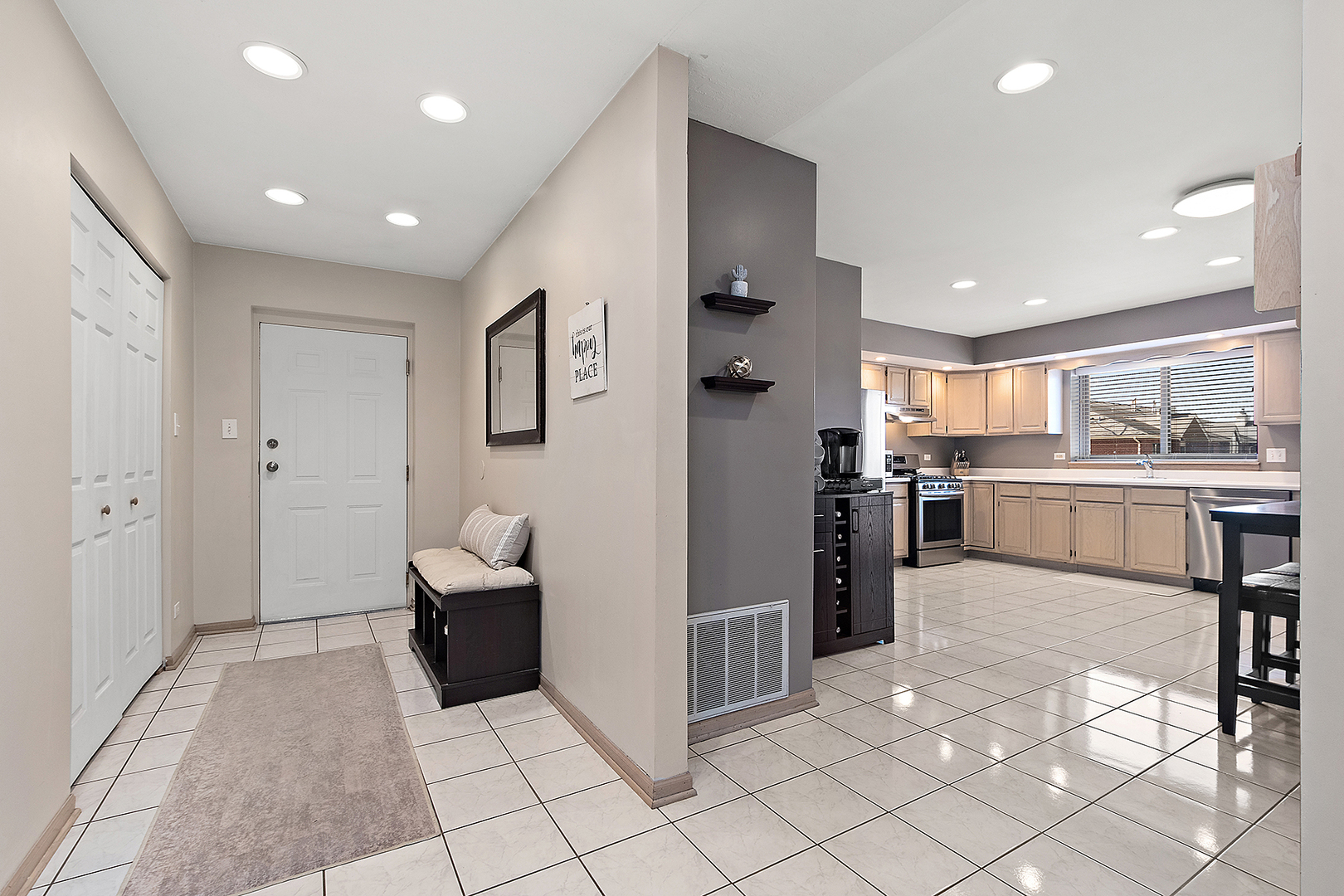 3rd image of 18245 66Th Ct, Tinley Park, IL 60477