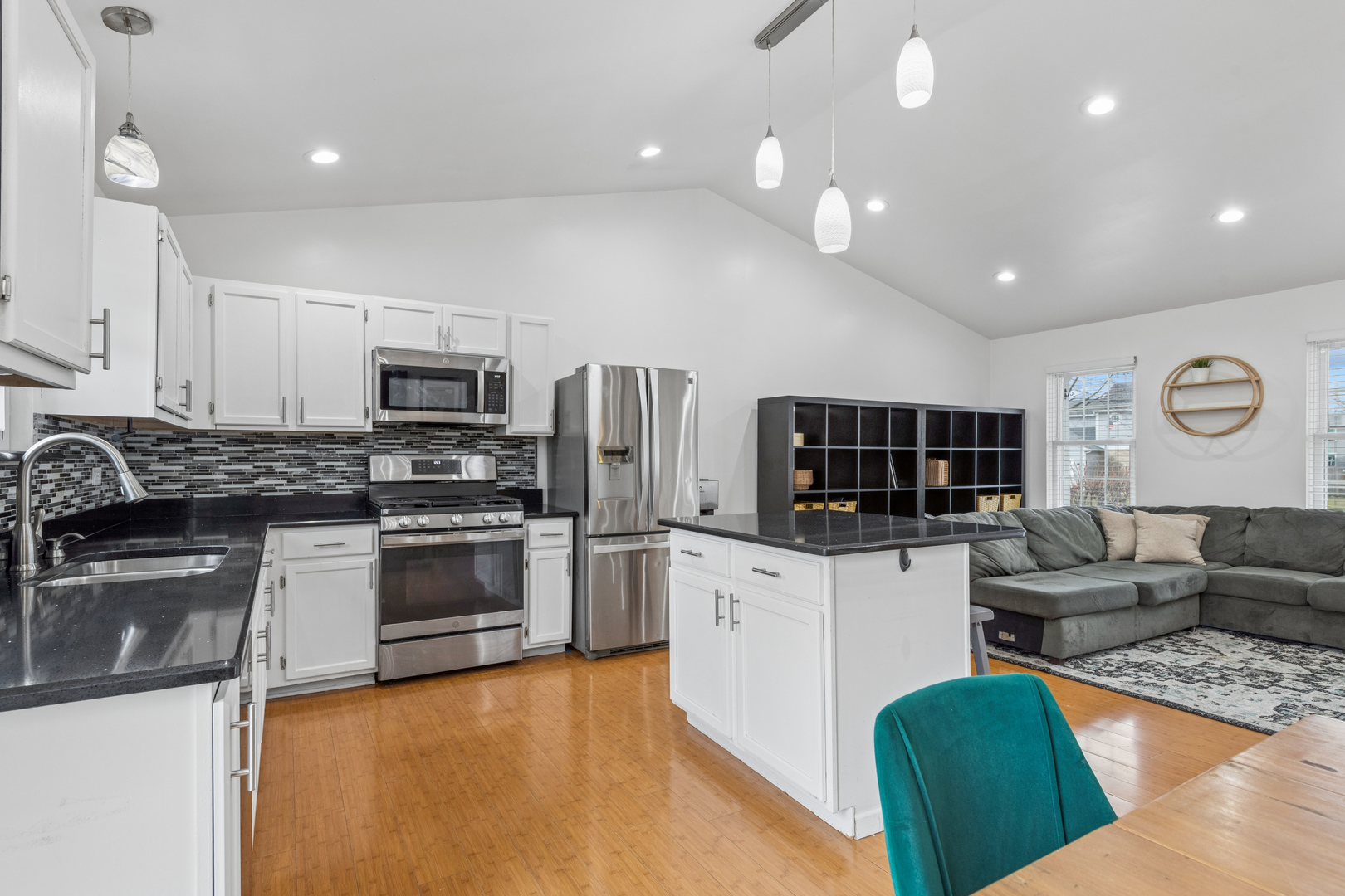 Homes for sale in Lake Villa, IL | 2104 Oakleaf Ln, Lake Villa, IL 60046 | MLS# 12590476