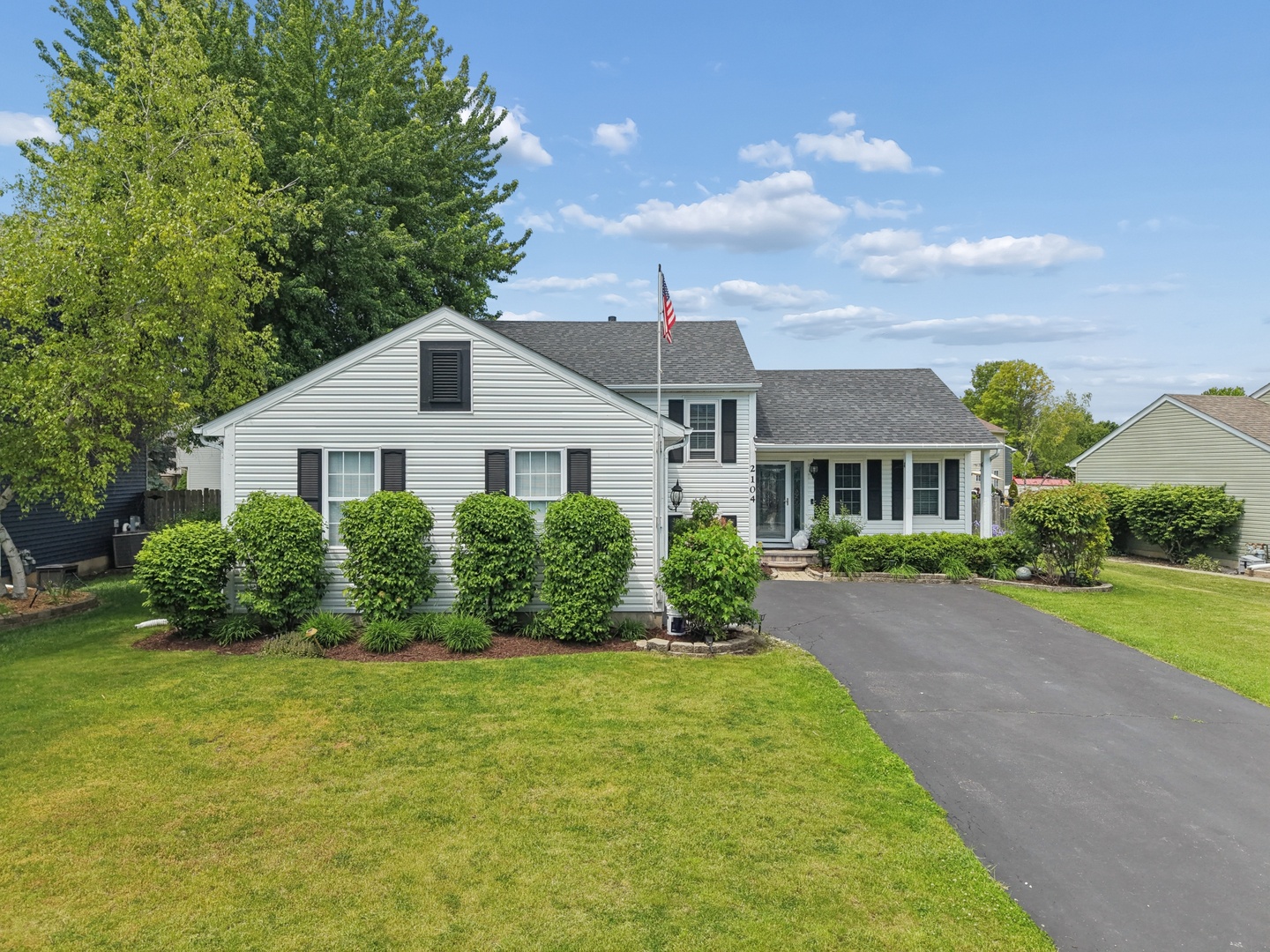 Homes for sale in Lake Villa, IL | 2104 Oakleaf Ln, Lake Villa, IL 60046 | MLS# 12590476