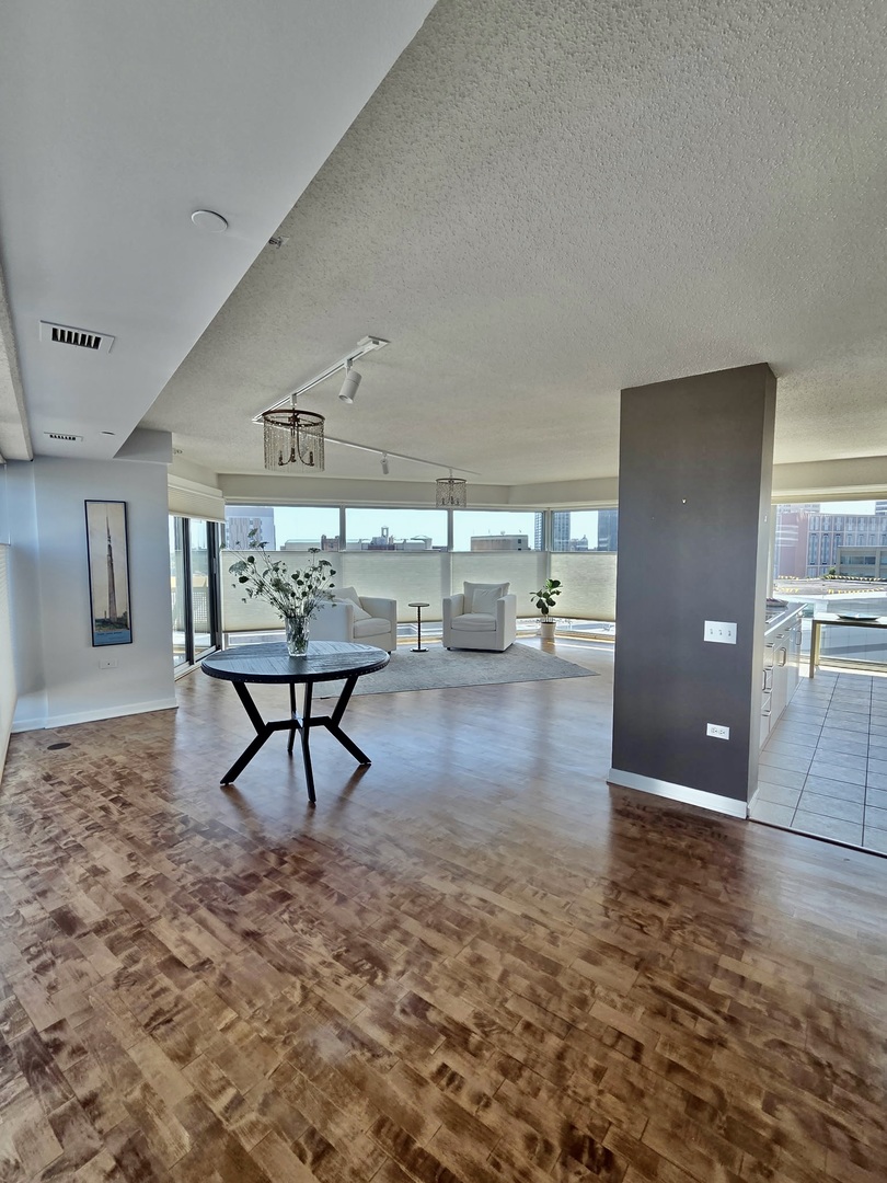 4th image of 1720 Maple Ave #910, Evanston, IL 60201 | MLS# 12591348